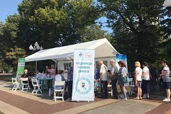 На экспресс-исследование уровня глюкозы в крови пришло более трехсот человек  На экспресс-исследование уровня глюкозы в крови пришло более трехсот человек